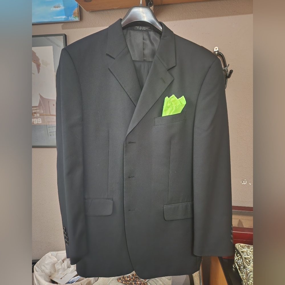 Jones New York Black and Green Suit for Professional Elegance